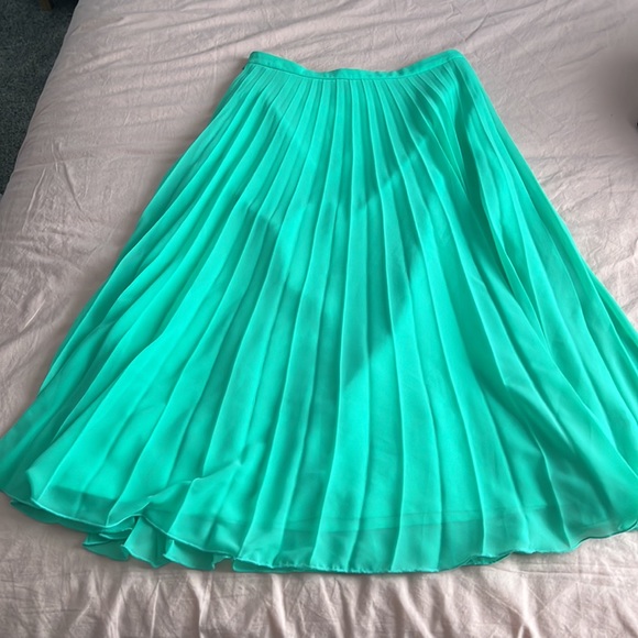 ☀️ ASOS Pleated Skirt - Picture 3 of 5